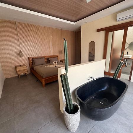 Kiki Village Bathtub Canggu Esterno foto